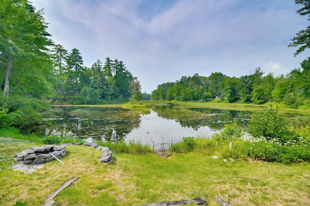 7 Mi to Cranmore Ski Resort! Family Escape w/ Yard
