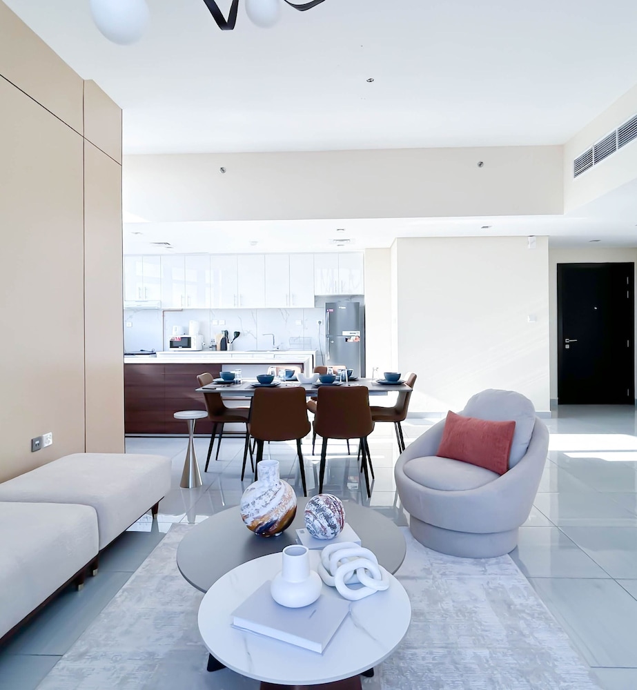 Stylish 1BR With Balcony City Views O2 Tower, JVC