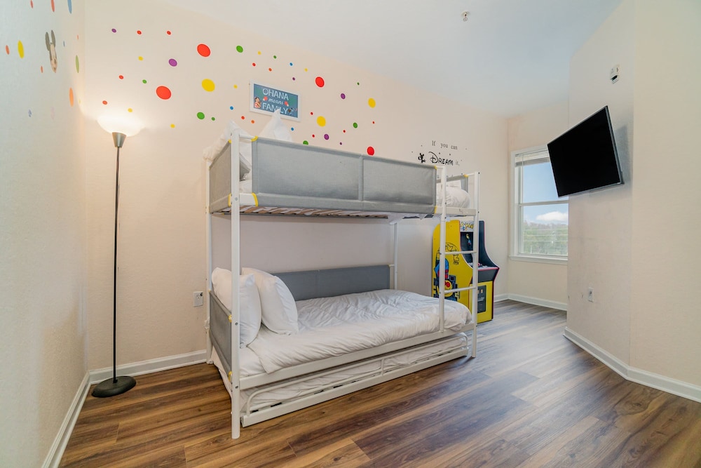 Upstay Modern 3BR Condo Pool Patio Near Disney
