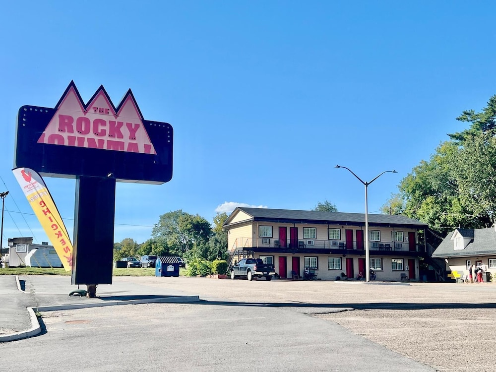 Rocky Mountain Lodge & Suites