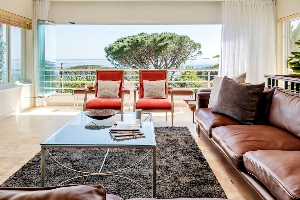 Camps Bay 4BR w Pool and Sea Views Atlantic Gem