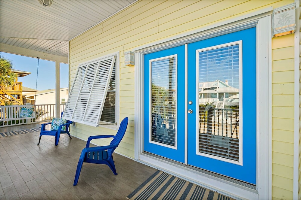 Perfect Beach House 2min Walk With Heated Pool and Hot Tub 4 bed 3 Bath With Pet Friendly