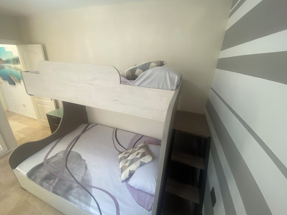New Renovated Family Home Above Swimming Pool!