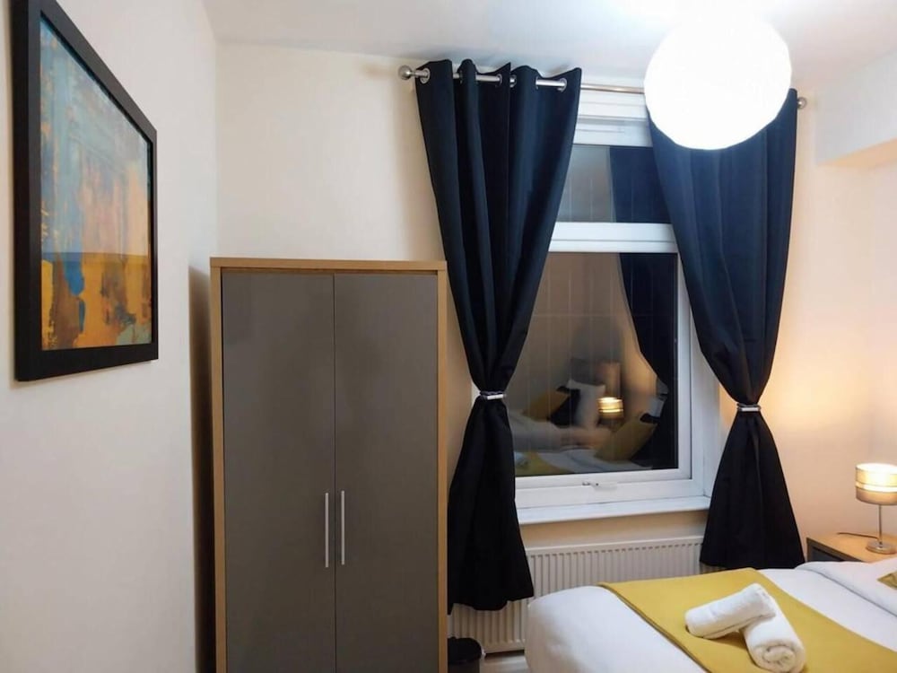 Leeds Cosy,1br Apt, Garden & Free Parking view 2