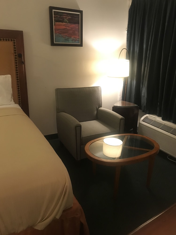 Travelers Inn & Suites
