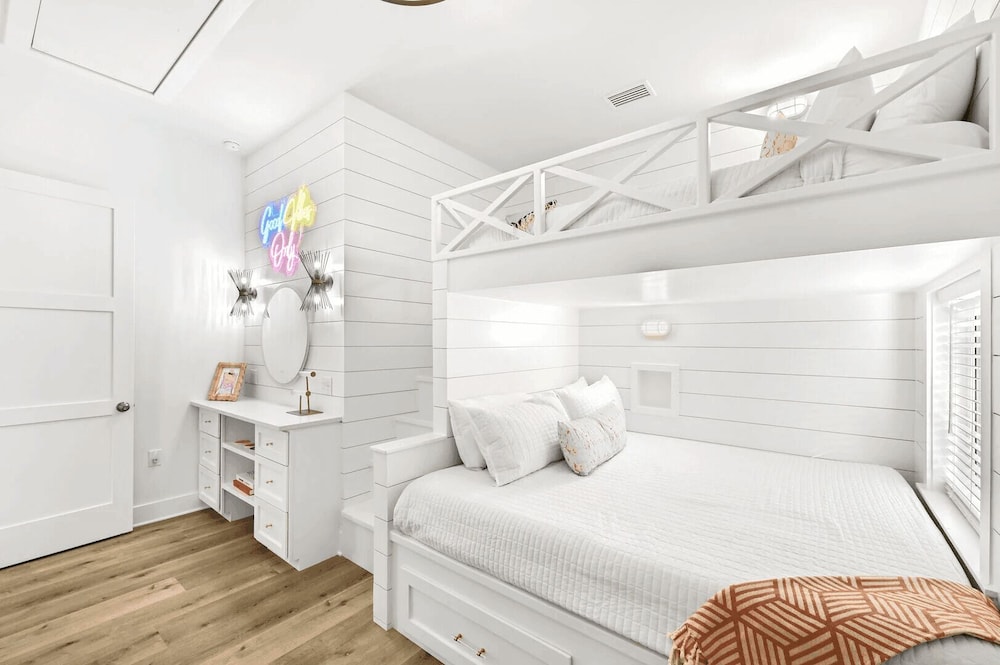 30A Shady Palms by Avantstay Boat-friendly w/ Heated Pool