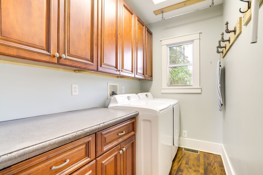 Peaceful Benton Harbor Getaway Near Lake Michigan!