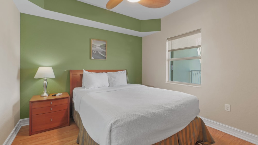 Crystal Palms Beach Resort