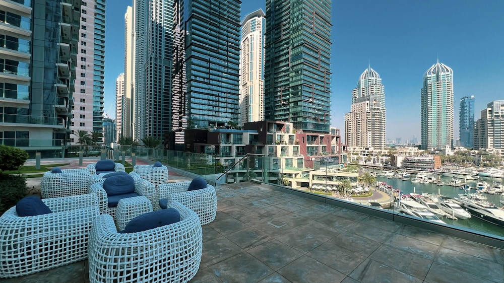 Stunning 1-bed in the Iconic Cayan Tower