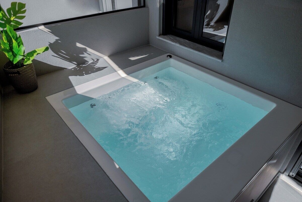 G B Urban Spa by Cretanhouses