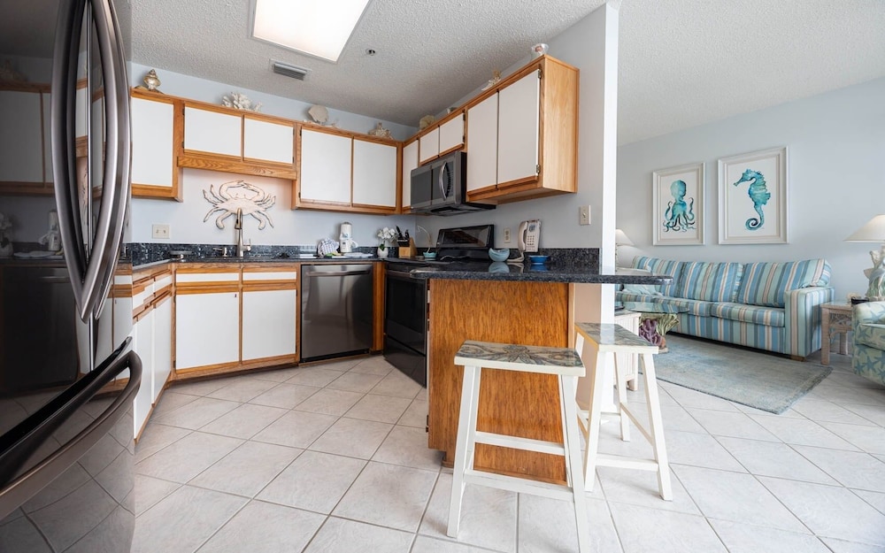 Phoenix East 1205 1 Bedroom Condo
