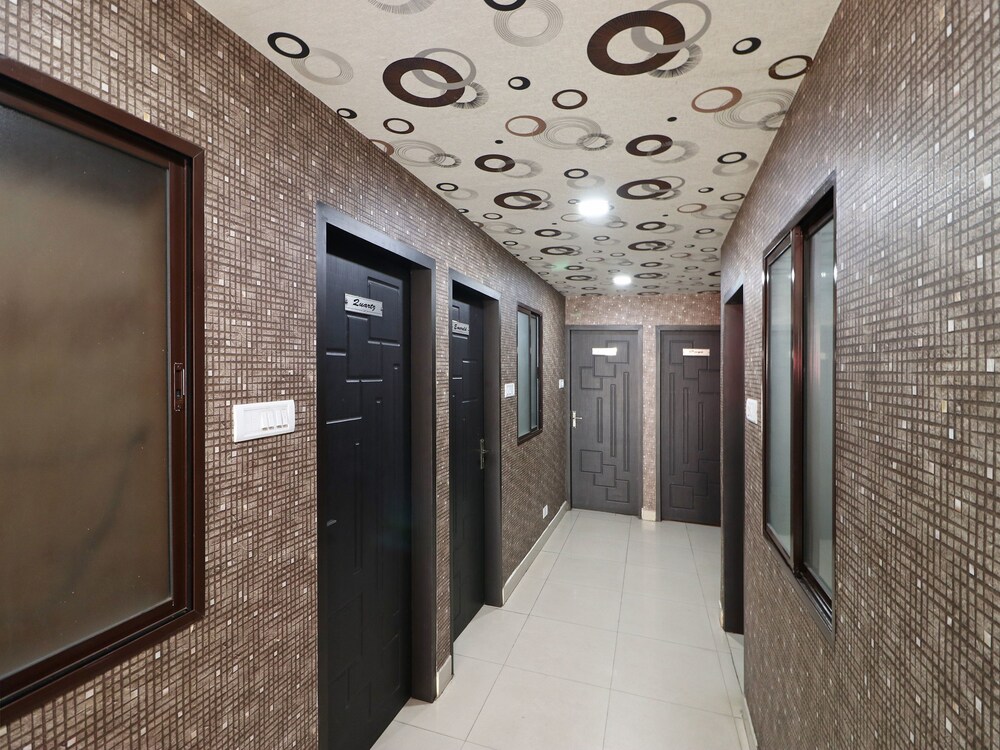 OYO 11722 Crystal Guest House
