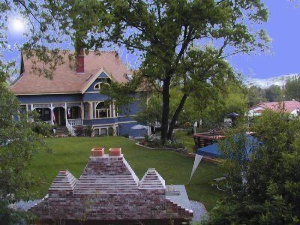 Robins Nest Bed & Breakfast