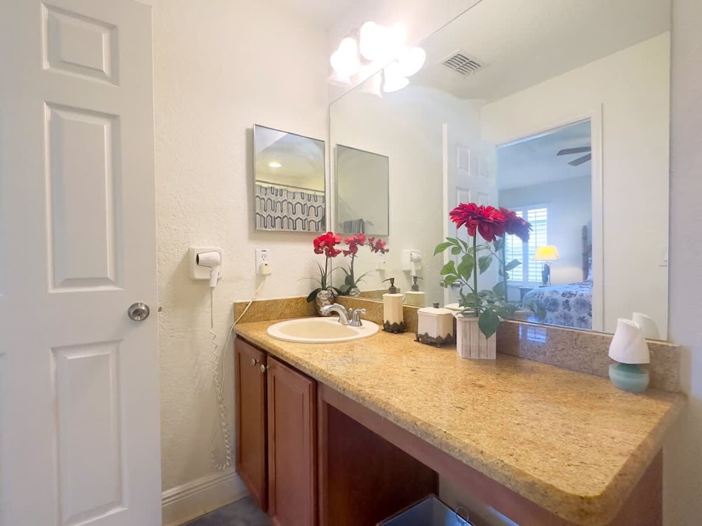 4Br Resort Home With Pool and Lazy River Sleeps 8