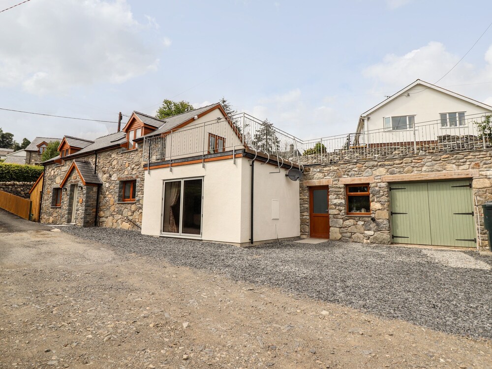 Llys Tirion