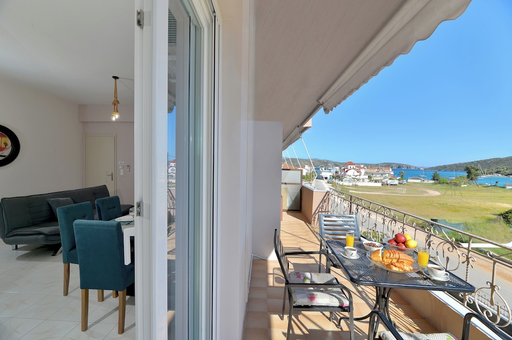 Stork Holiday Apartments - Garden & Sea View