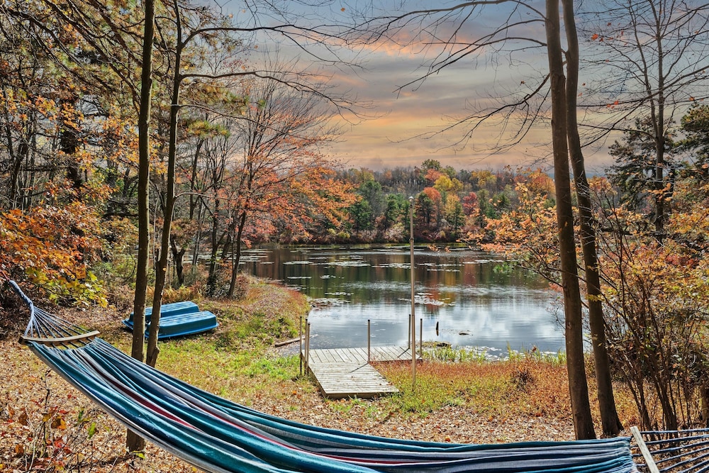 Mohegan by Avantstay Private Dock Firepit Community Pool Beach
