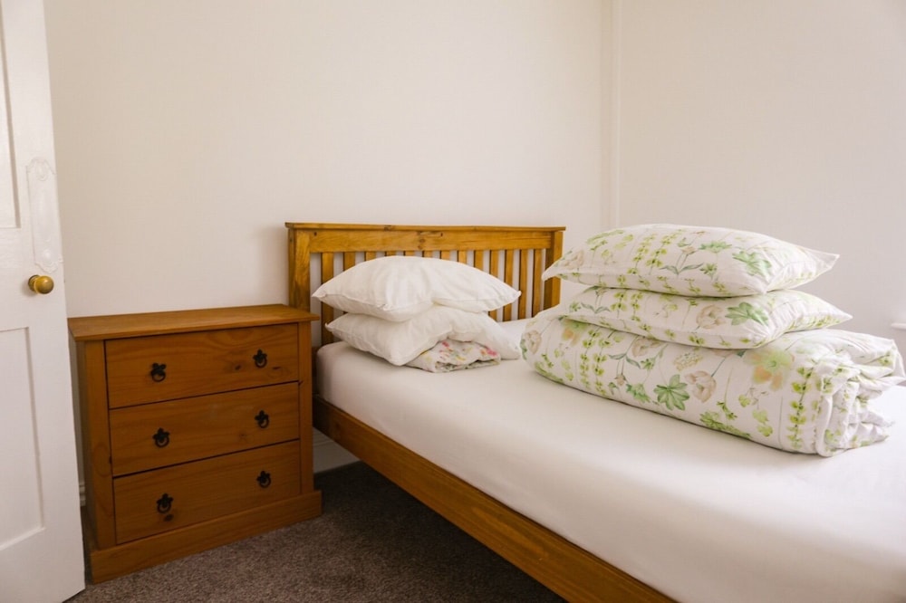 2-bed Apartment, Sleeps 6, 8-min Walk to Centre