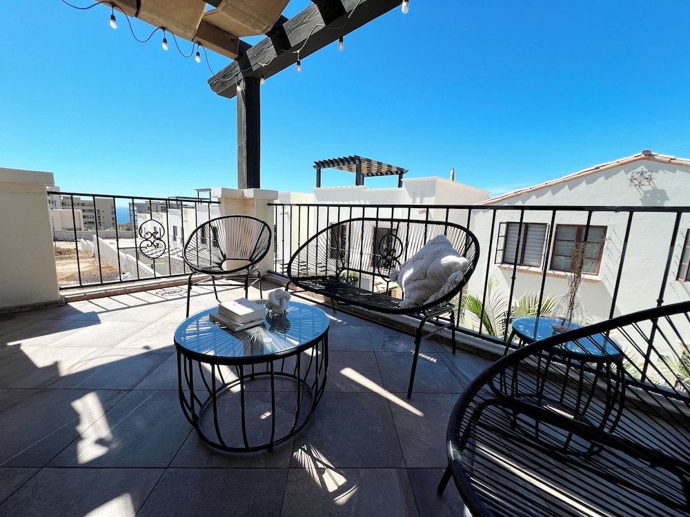 Family Home Private Garden and Jacuzzi