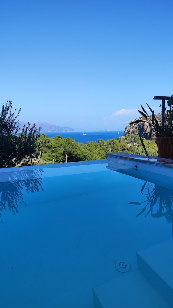 Amos Sea View