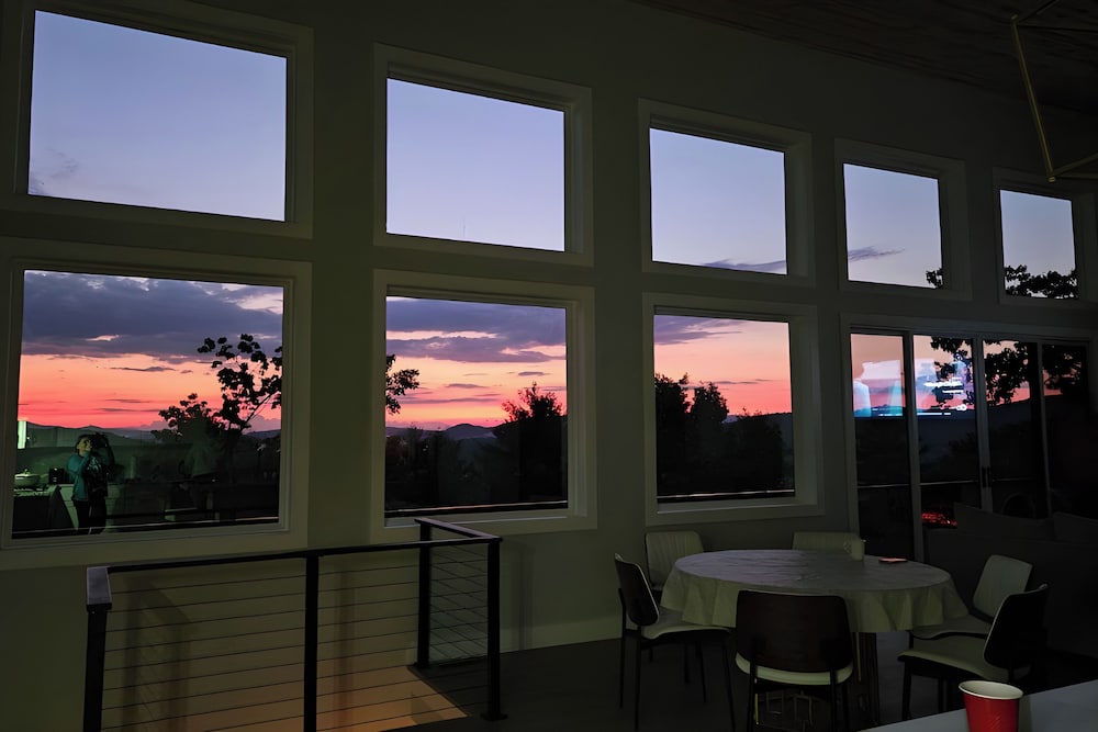 Mtn-view Decks & Fire Pit: Quiet Brasstown Escape
