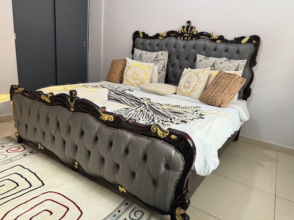 Spacious & Modern 3-bedroom Foxdale