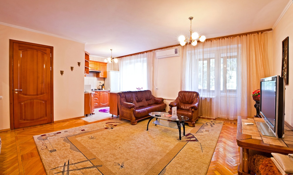 Lessor Apartments