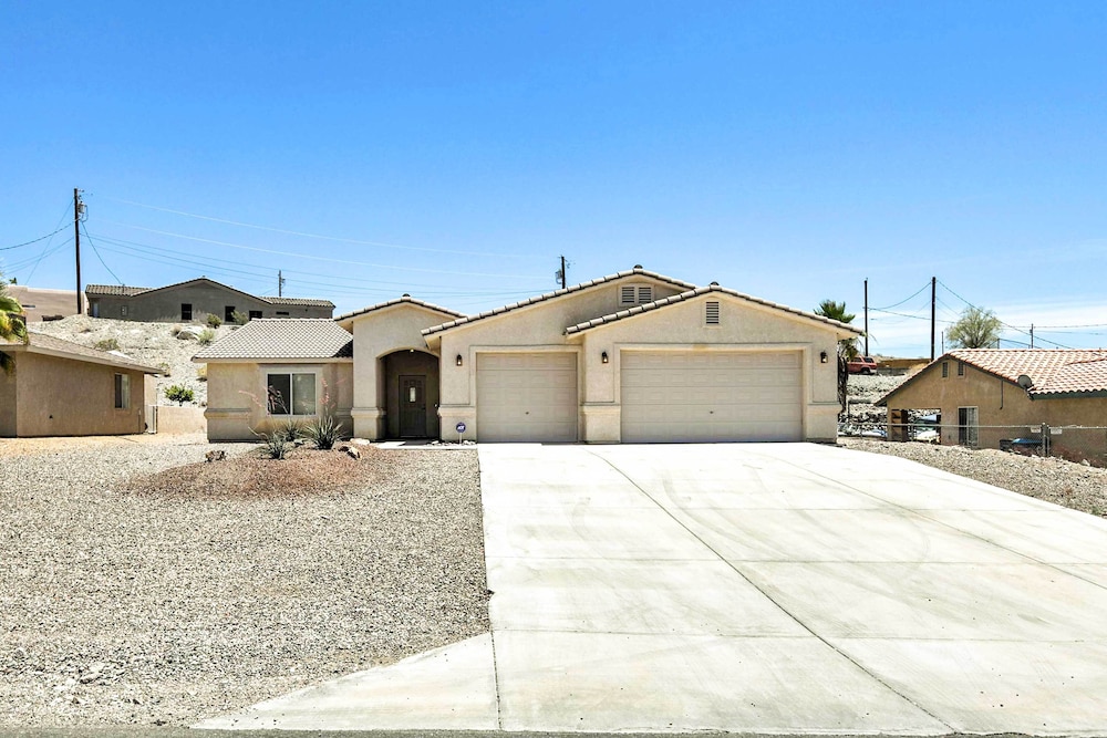 Cozy Lake Havasu City Retreat w/ Deck & Pool Table view 4