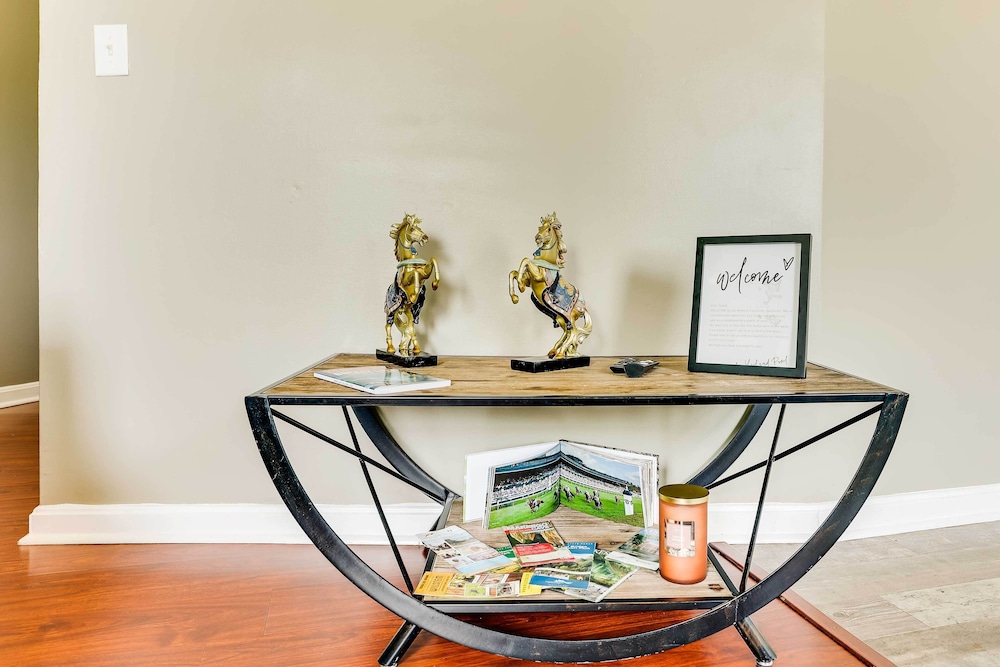 Louisville Apartment - Walk to Restaurants!