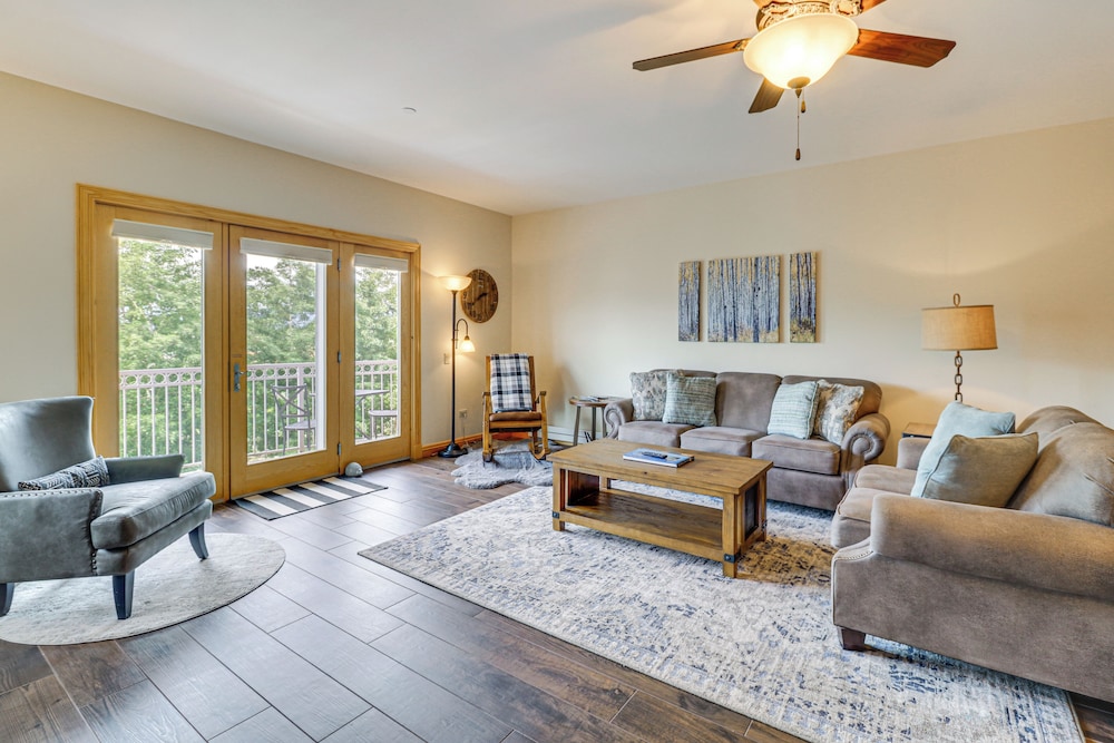 2 Mi to Angel Fire Resort: Luxury Condo w/ Balcony