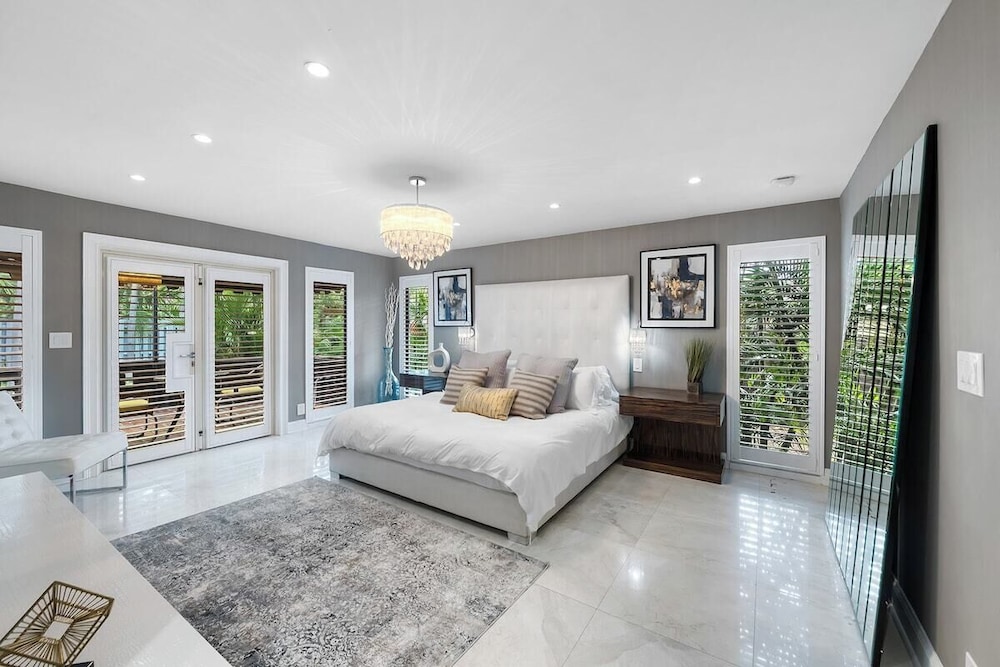 #1 Beach Estate Las Olas Beach Best Location