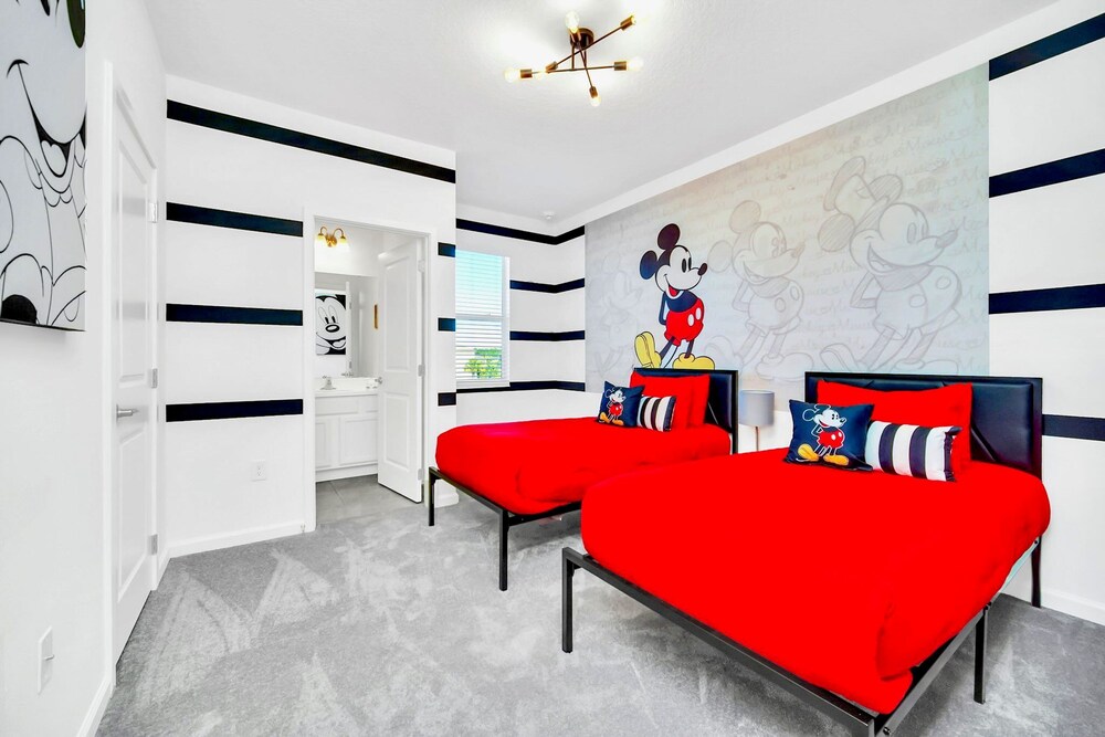 Upstay - Modern Pool Home w Games - Sleeps 18 view 3