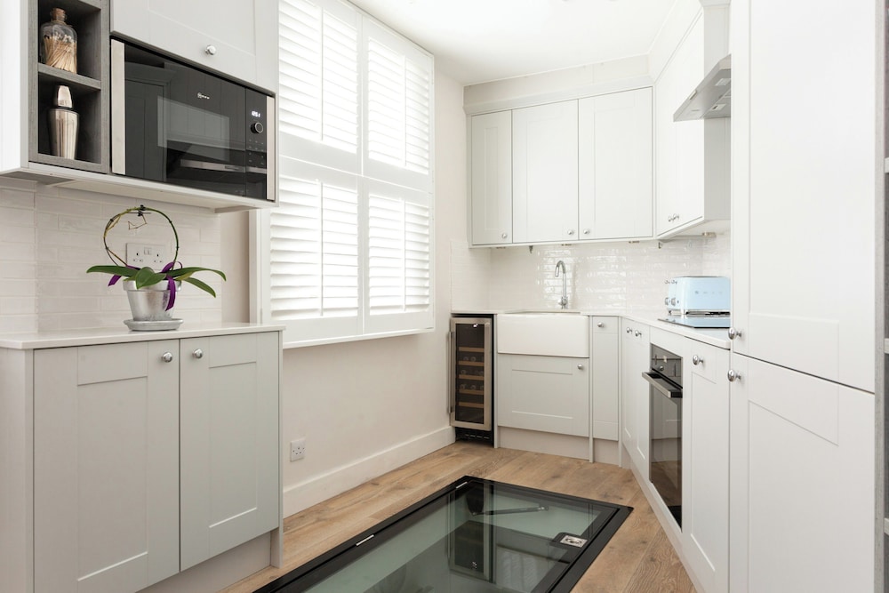 Bathurst Mews II by Onefinestay