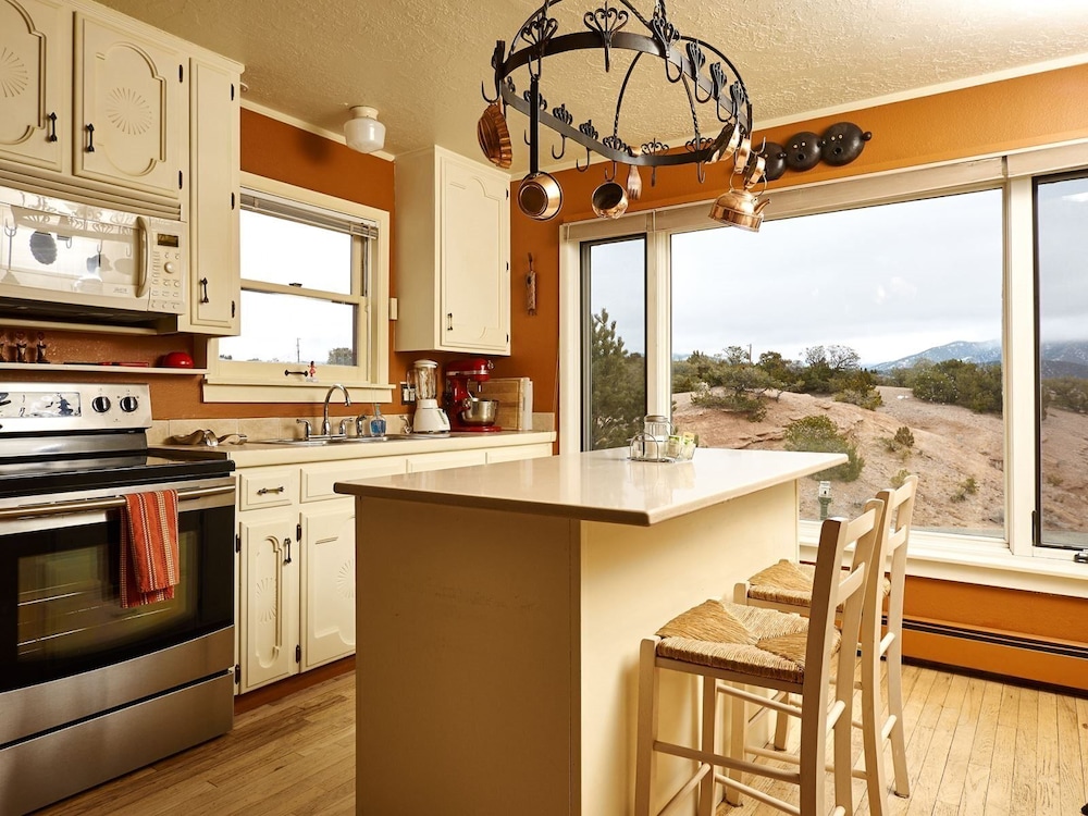 Piñon Vista - 360° Majestic Views, Just Blocks From the Plaza view 5