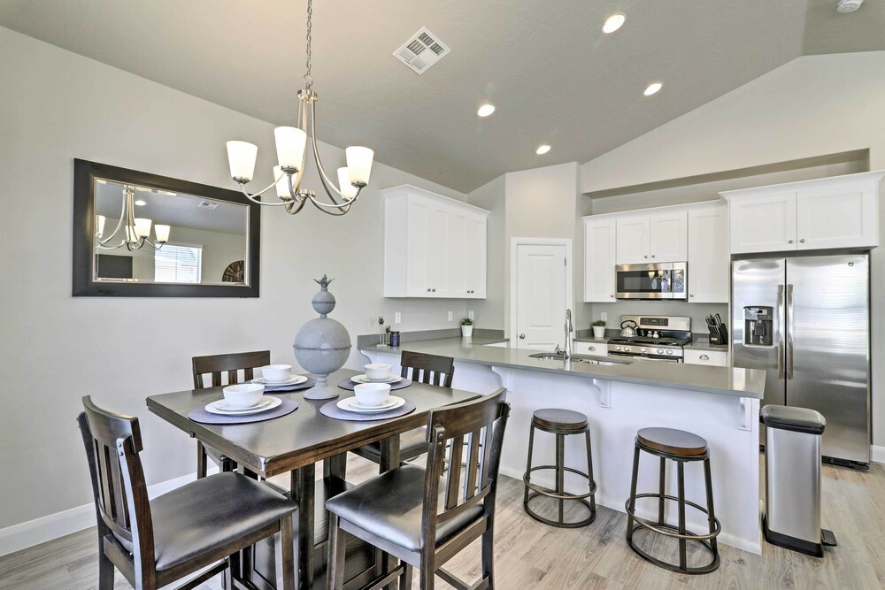 Modern Washington Townhome- 6 Mi From Red Cliffs! view 2