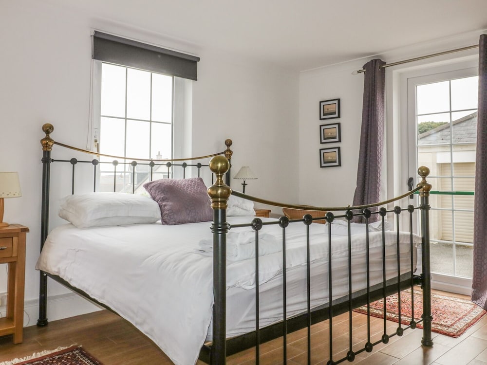 Apartment 1, Trearren