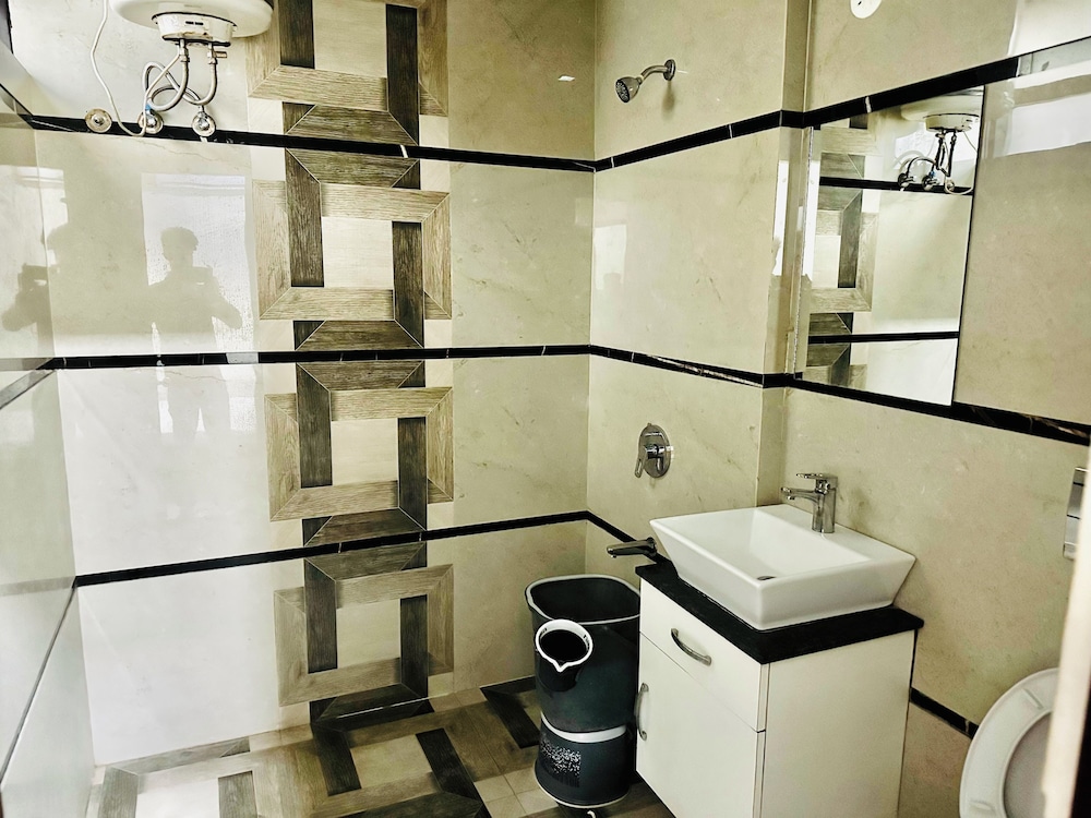 Grover international hotel