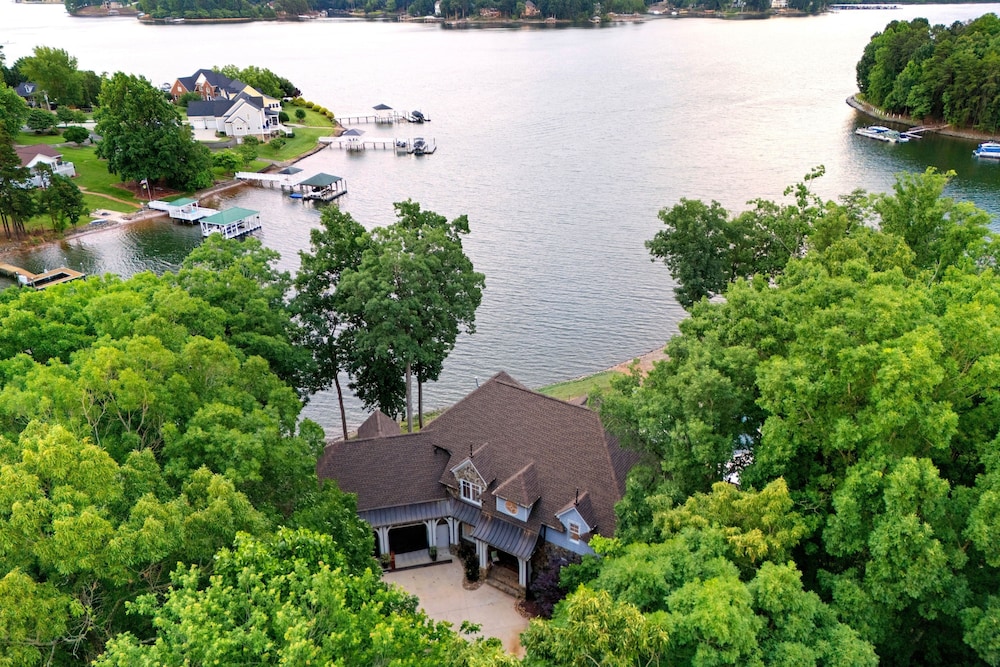 Paradise Pointe by Avantstay Lakefront Views Playset