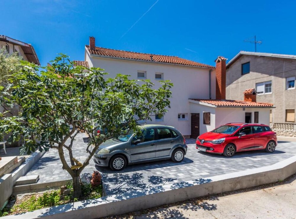Spacious Two sis Apartments in Zadar With Terrace