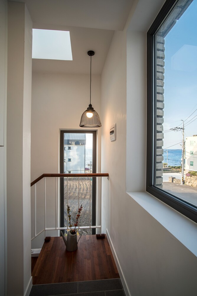 Aewol Bada Town House