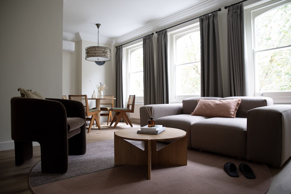 Gulaid House Knightsbridge by Bob W London