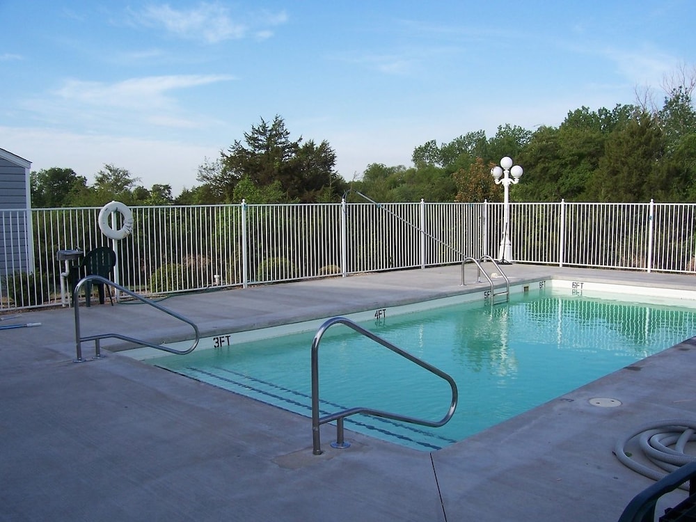 McAlester Vacations - Motel 6 McAlester, OK - South - Property Image 1