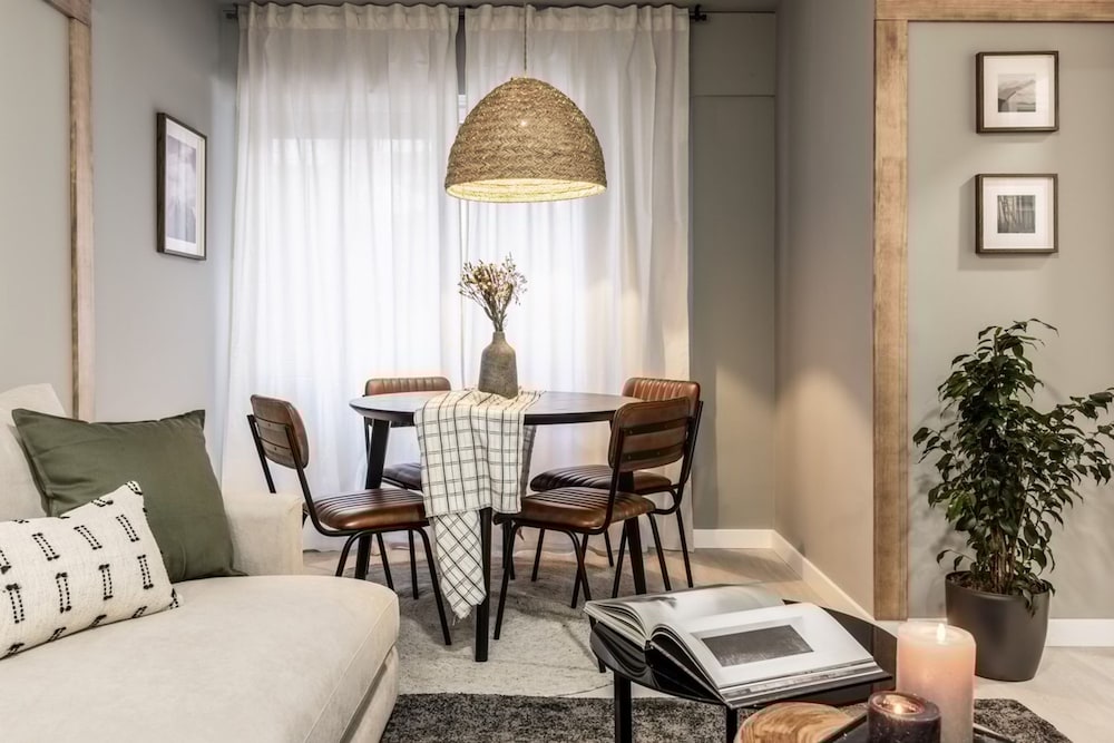 Beraldi - 1 Bedroom and Shared Pool in Trafalgar