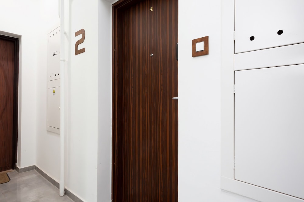 Al. Jerozolimskie Apartment by Renters view 2