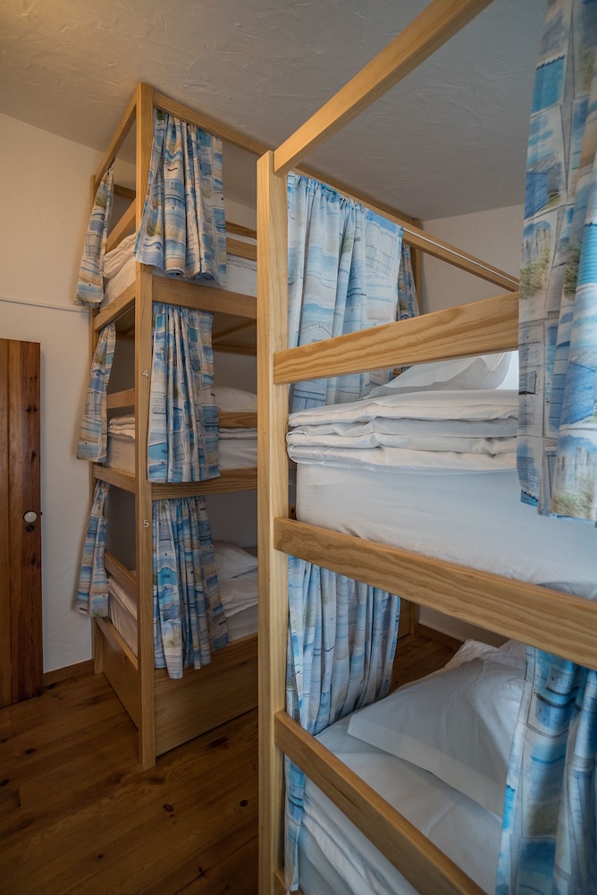Ericeira Villa Surf Camp Hostel