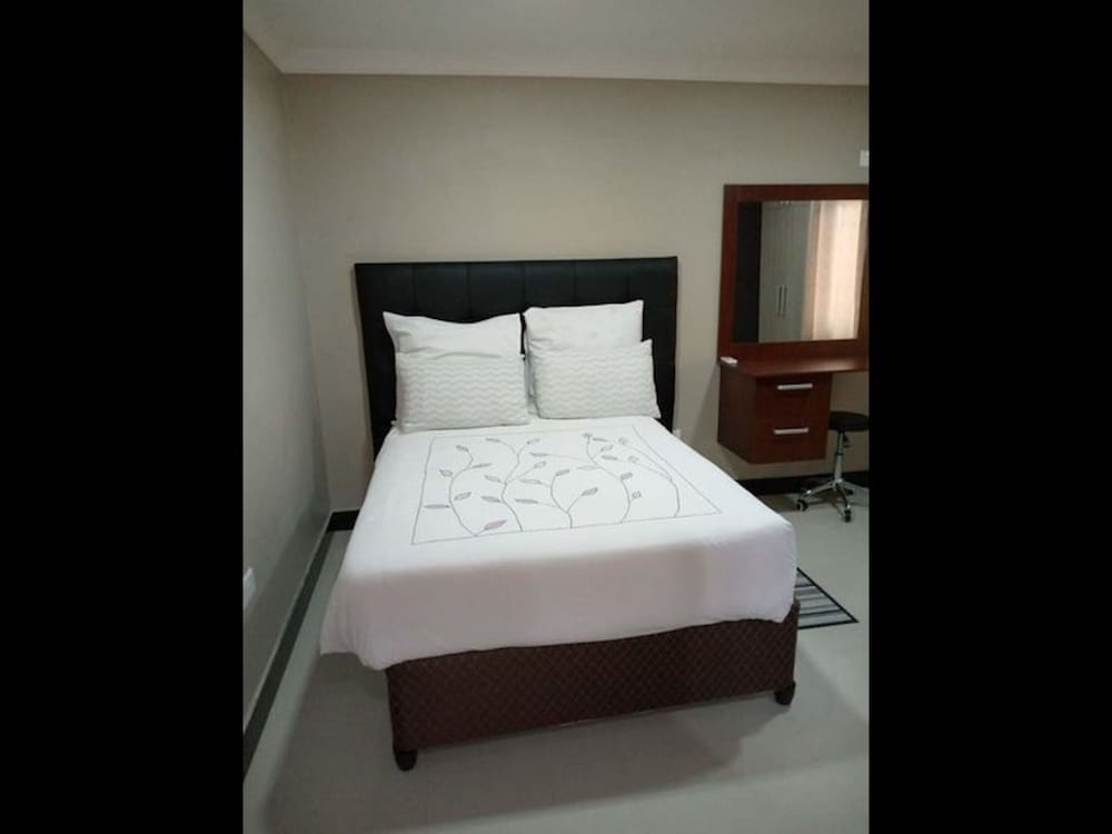 Exclusive 4 Bedrooms in Handsworth Along Kamloops Close University of Zambia view 4