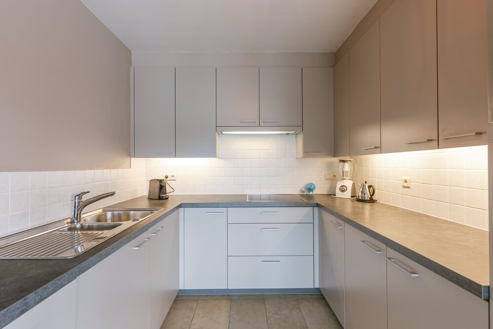 Huswell - Family Apartment With Balcony Near Coast