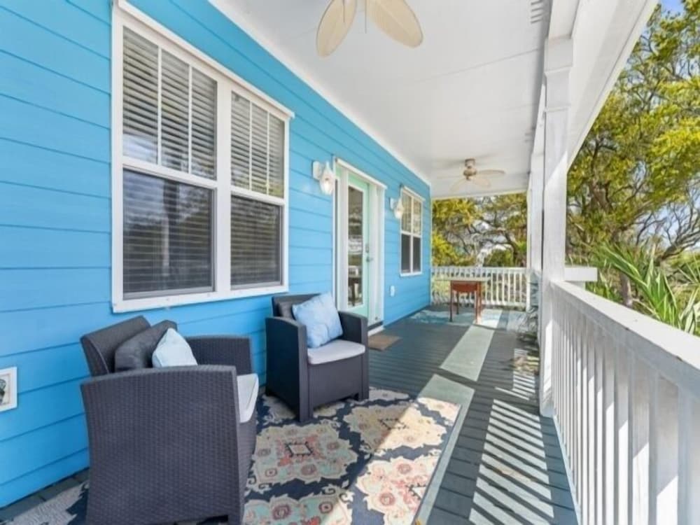 Atlantis Blue - Relaxing Beach Getaway Home Directly Across The Street From Beach Access! 5 Bedroom Home by RedAwning
