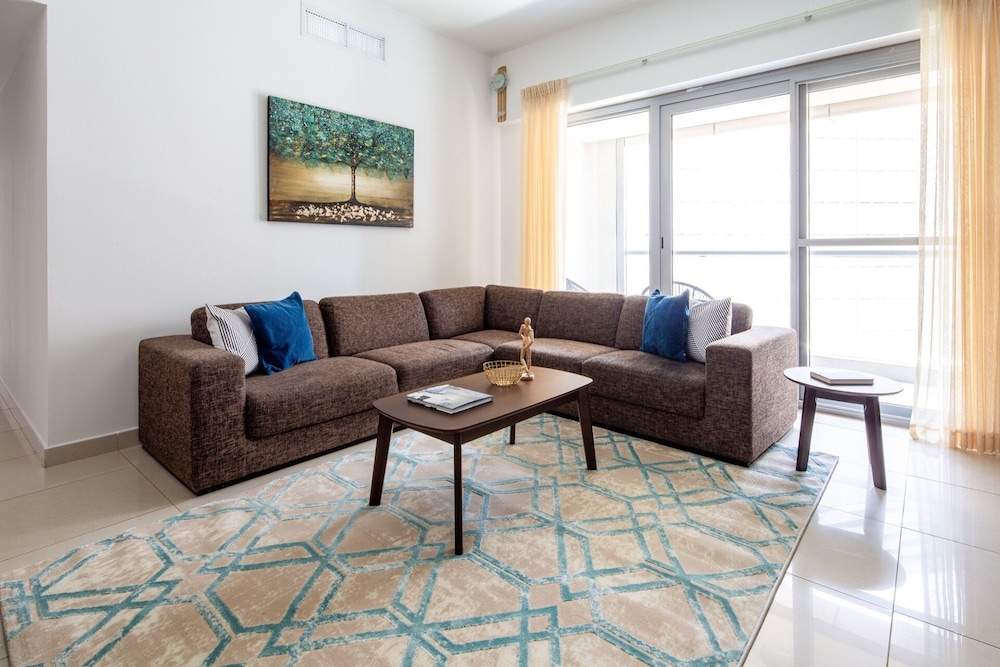 Stylish 2BR Apartment In Business Bay