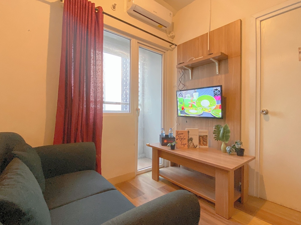 Cozy Living 2Br At Green Pramuka City Apartment